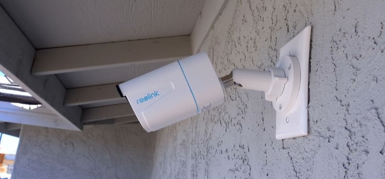 wall mounted cctv camera